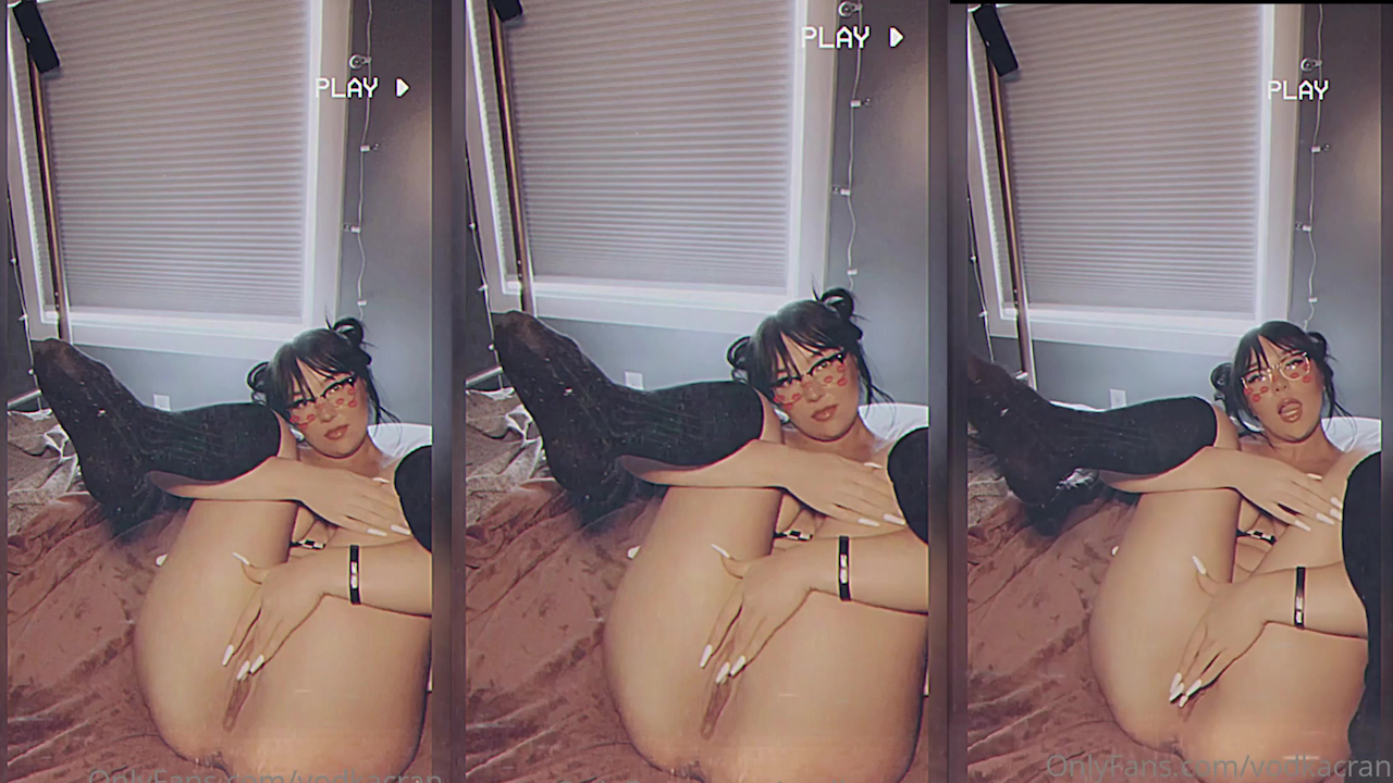 Vodkamilk Rubing Pussy So Lewd – Video