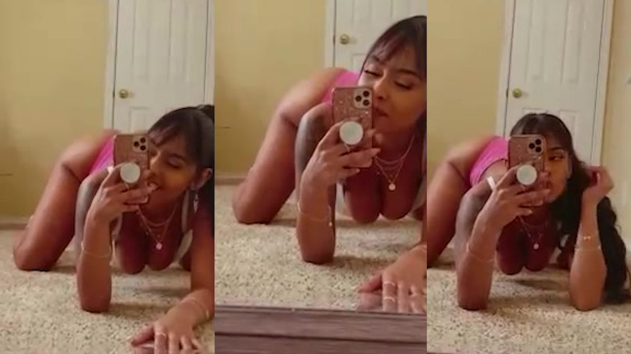 Elsababy Masturbating Before Mirror