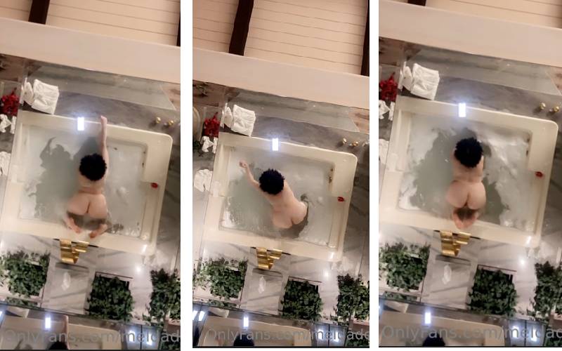 Meldadel Masturbating In Bathtub