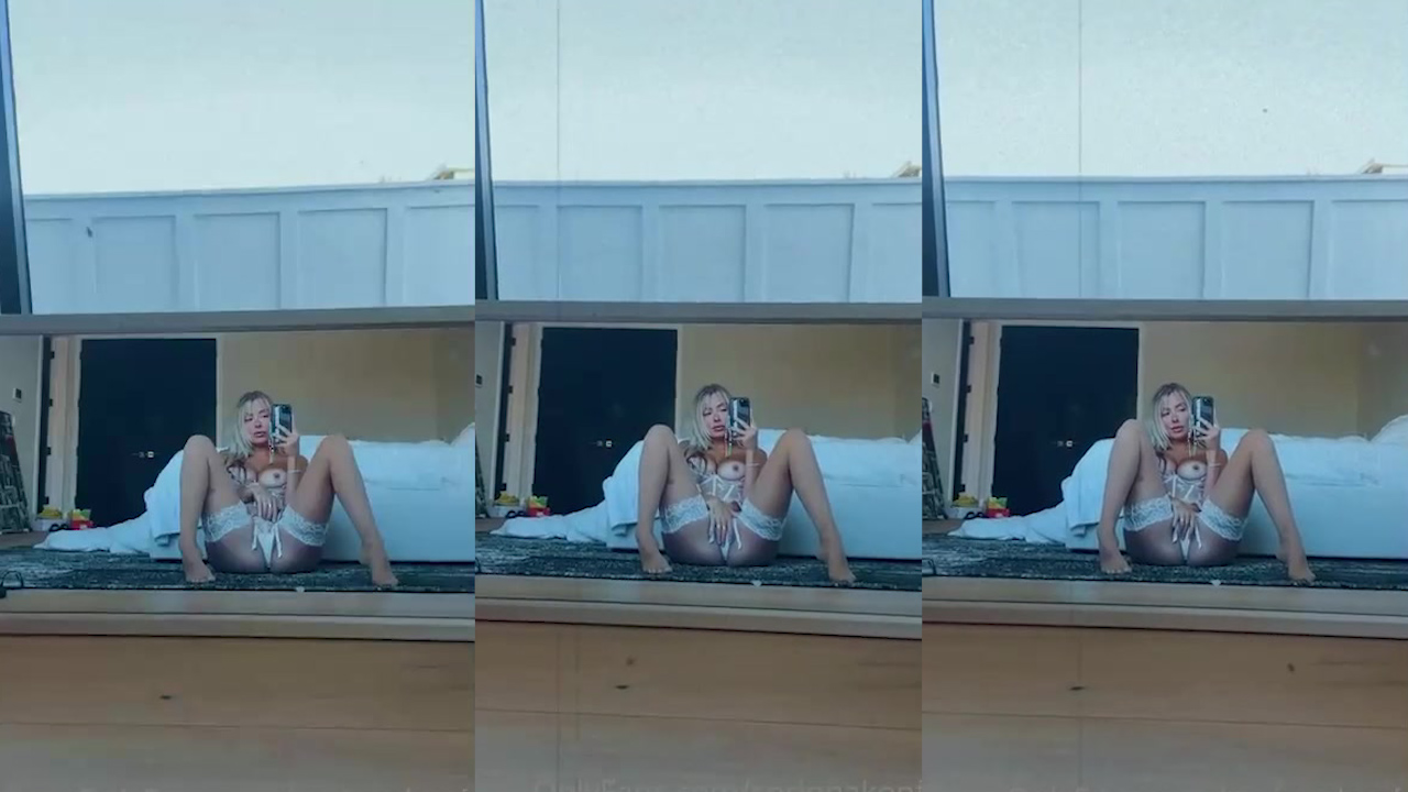 Corinna Kopf – Masturbate Before Mirror