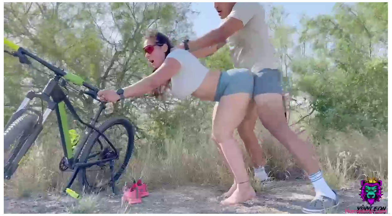 Yiny Leon – More Kinky Stuff Outdoors In Nature